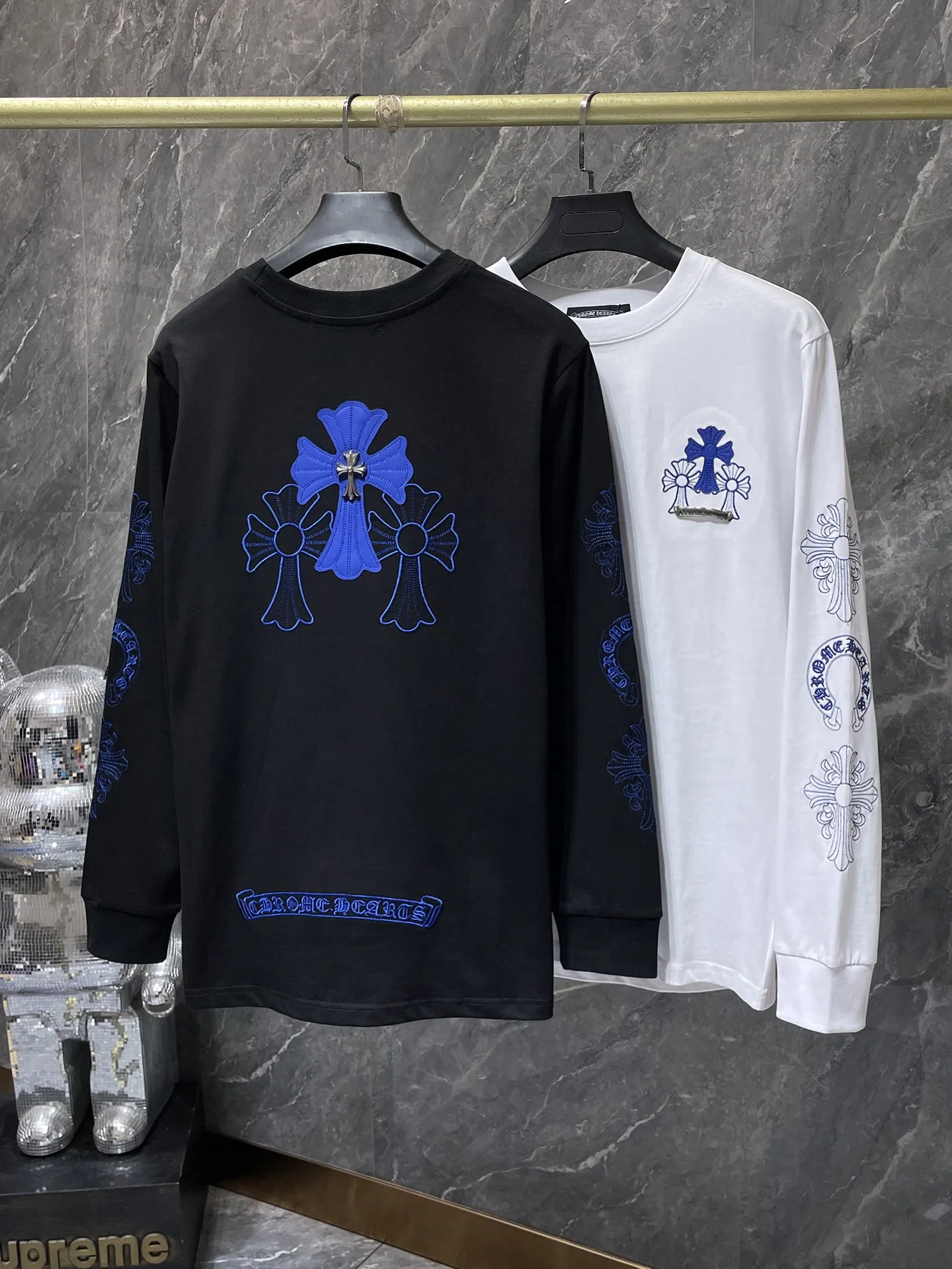 P180 Chrome Hearts🍁Long T Series🍁 Available simultaneously at counters❤️Fully upgraded fabrics! ! Crow Sanskrit letters blue cross arm horseshoe embroidered long-sleeved T. Re-engraved version 1:1 high weight original fabric 🌈Recommended colors: black white 🌈 Size: S, M, L, XL